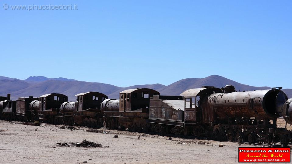 BOLIVIA - Uyuni - Cimitero delle locomotive - 03.jpg